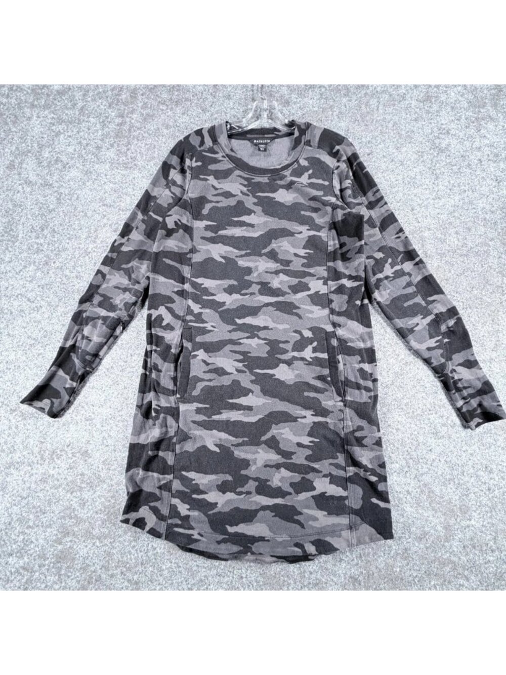 Athleta Balance Printed‎ Dress Womens M Gray Camo Long Sleeve Crew Neck Pockets